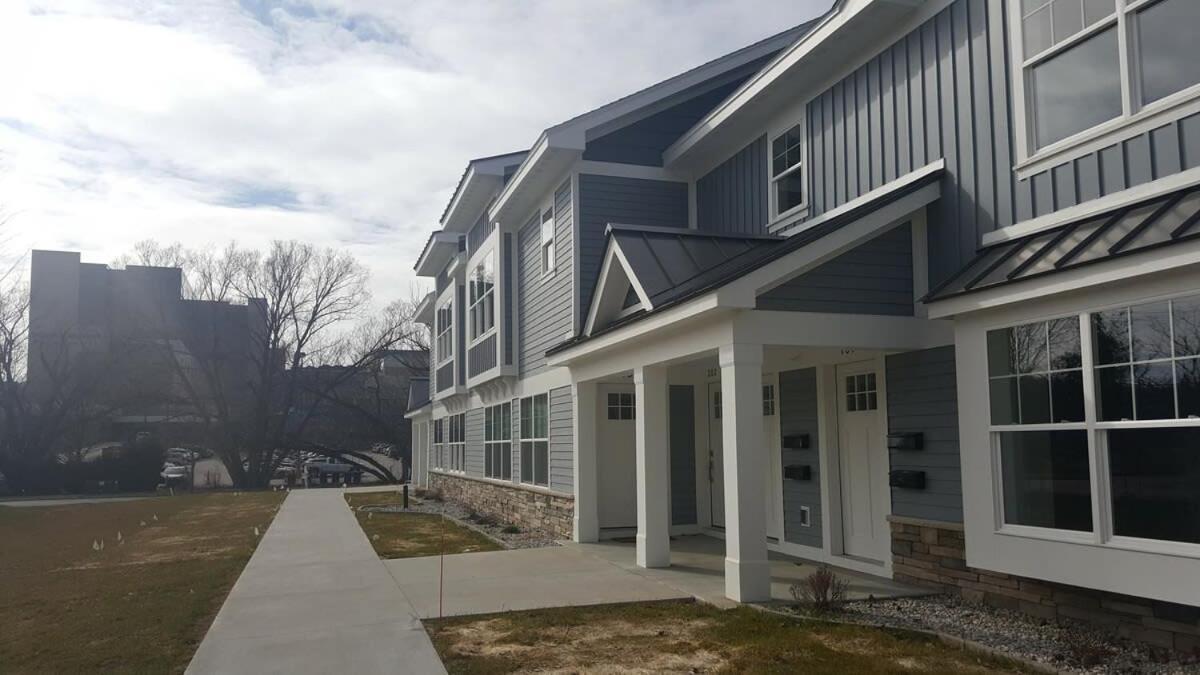 Modern And Pristine Condo -By The Gt Commons Traverse City Exterior photo